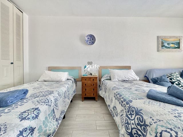 Asunto myytävänä paikassa Los Cristianos, Arona mukana uima-altaan - 199 900 € (Ref: 9414597)