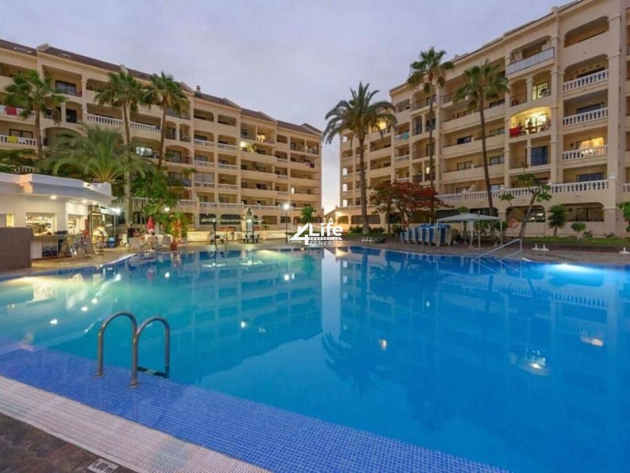 Asunto myytävänä paikassa Los Cristianos mukana uima-altaan - 199 900 € (Ref: 9414597)