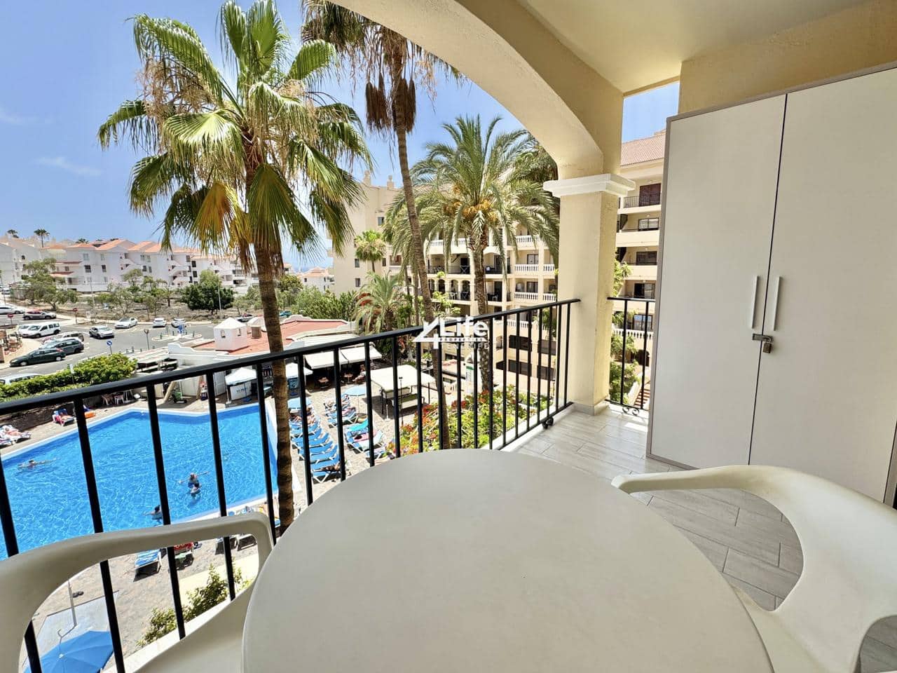 Asunto myytävänä paikassa Los Cristianos mukana uima-altaan - 199 900 € (Ref: 9414597)