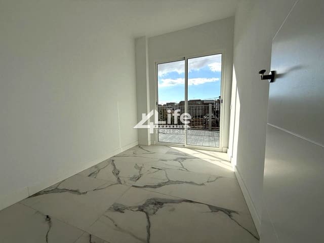 Appartement de 2 chambres à louer à Guargacho - 1 500 € (Ref: 9451602)