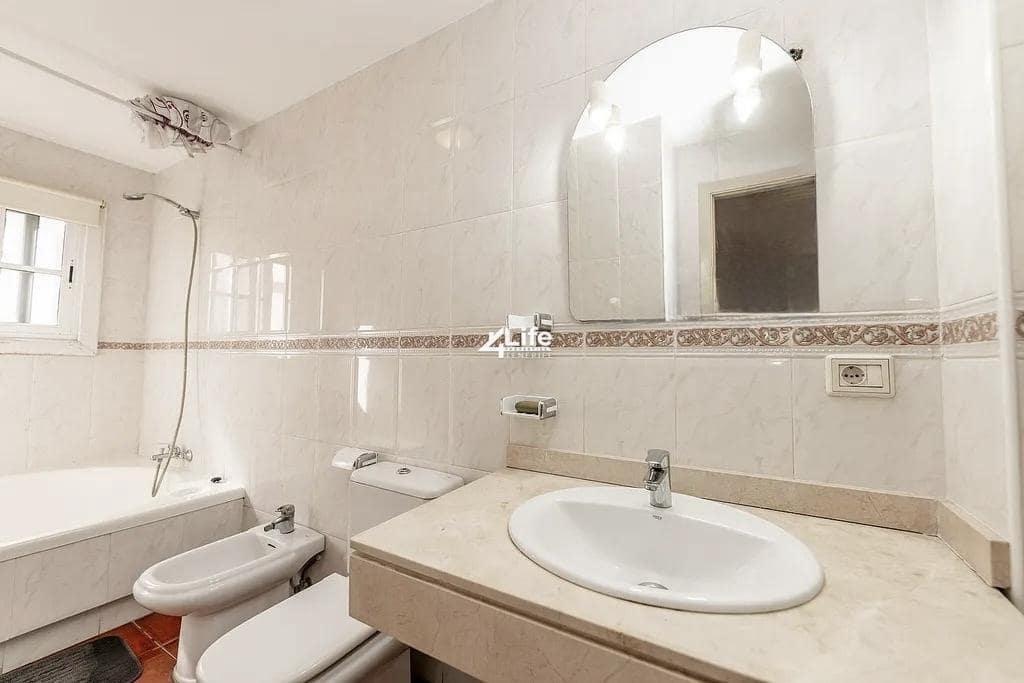 4 bedroom Villa for sale in Adeje with pool garage - € 374,900 (Ref: 9464981)