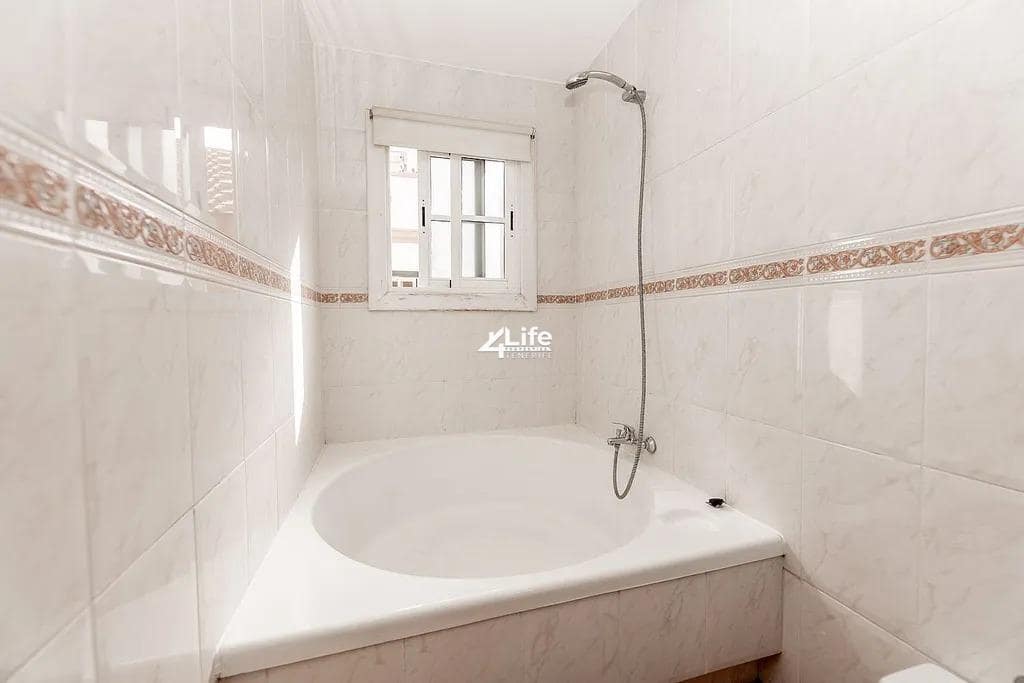 4 bedroom Villa for sale in Adeje with pool garage - € 374,900 (Ref: 9464981)