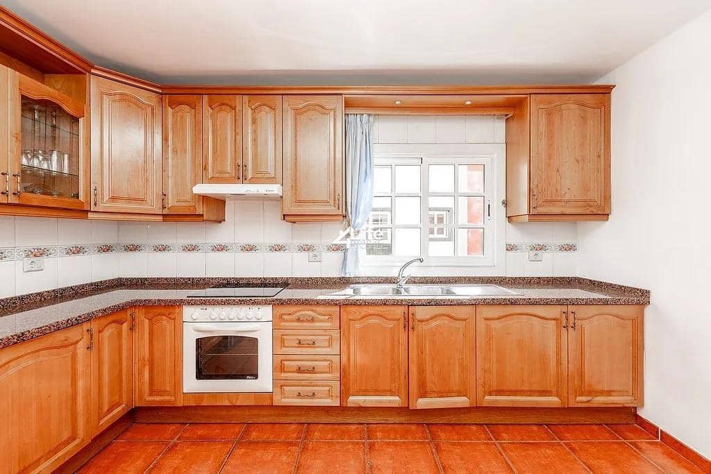 4 bedroom Villa for sale in Adeje with pool garage - € 374,900 (Ref: 9464981)