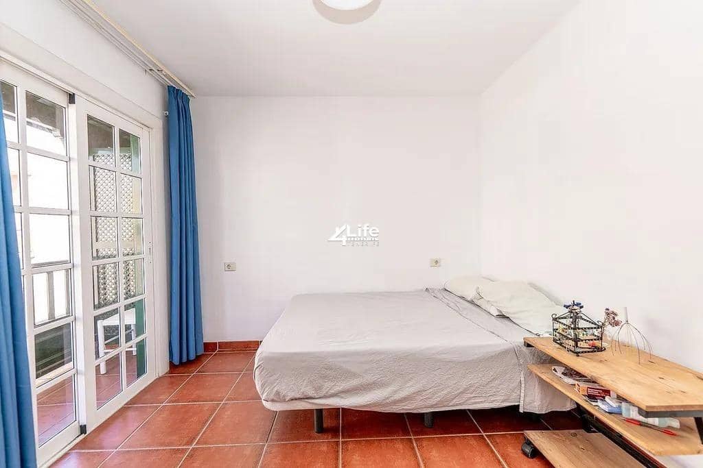 4 bedroom Villa for sale in Adeje with pool garage - € 374,900 (Ref: 9464981)