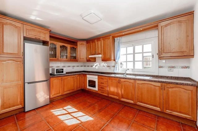 4 bedroom Villa for sale in Casco Urbano, Adeje with pool garage - € 374,900 (Ref: 9464981)