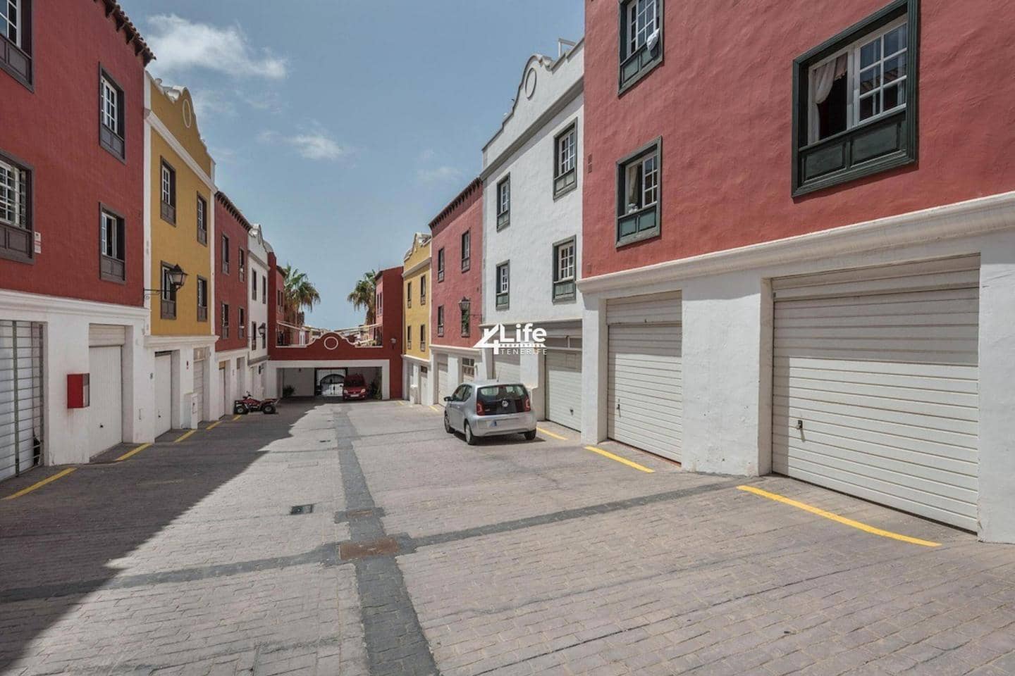 4 bedroom Villa for sale in Adeje with pool garage - € 374,900 (Ref: 9464981)