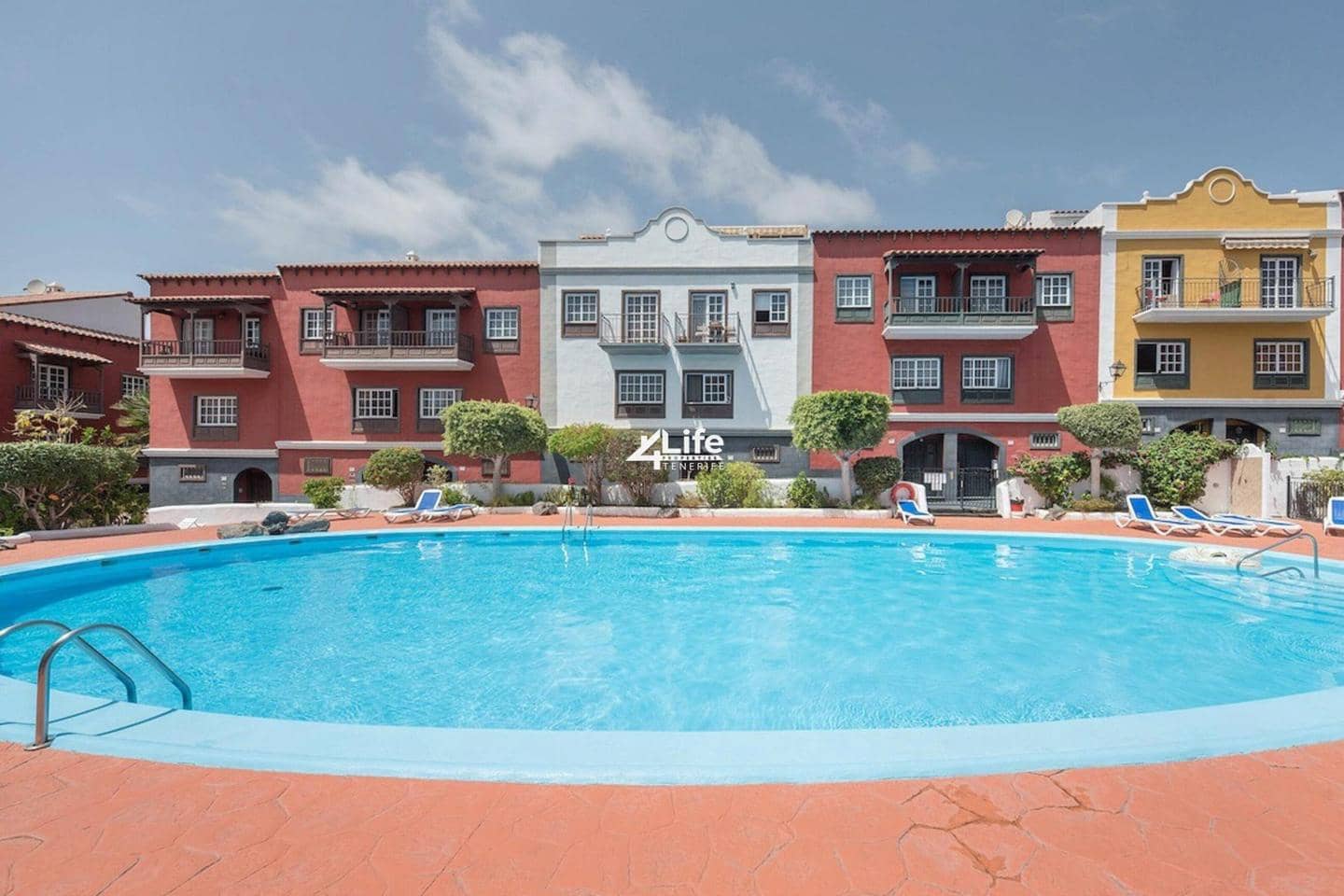 4 bedroom Villa for sale in Adeje with pool garage - € 374,900 (Ref: 9464981)