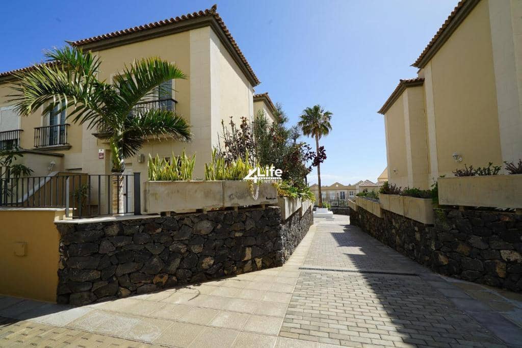 4 soverom Villa til salgs i Adeje med svømmebasseng garasje - € 765 000 (Ref: 9492758)