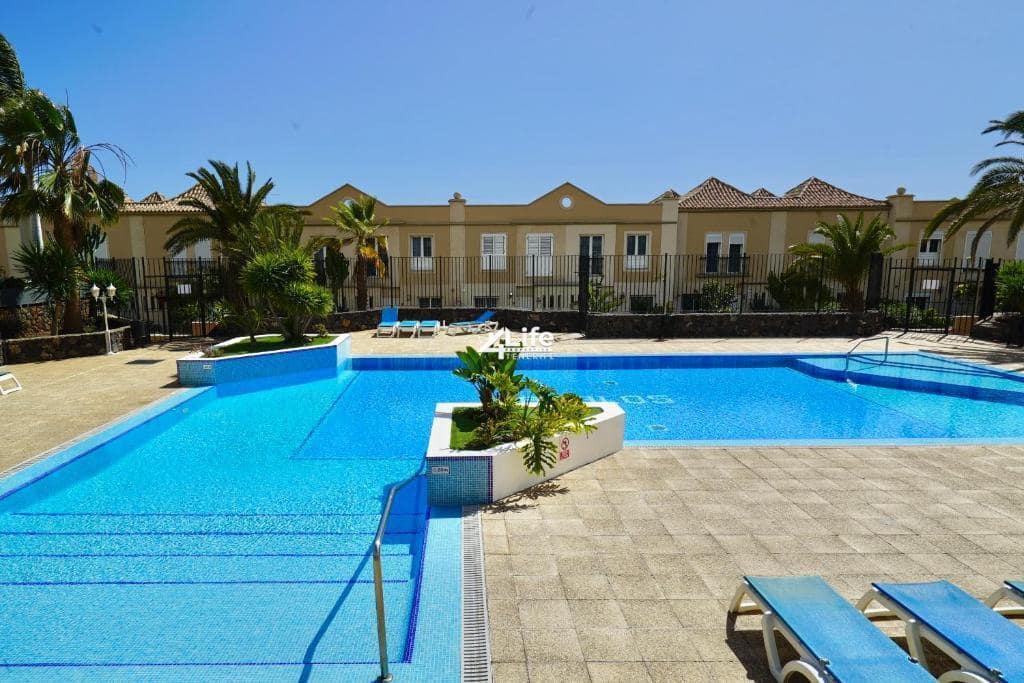 4 soverom Villa til salgs i Adeje med svømmebasseng garasje - € 765 000 (Ref: 9492758)