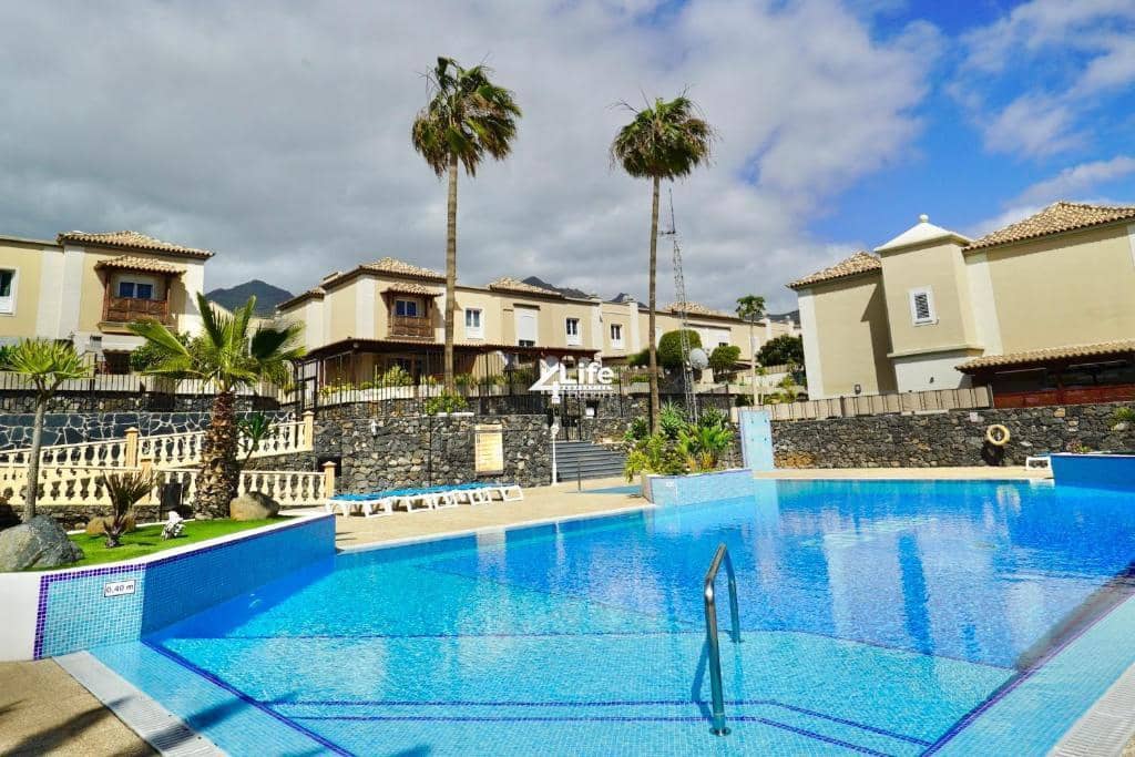 4 soverom Villa til salgs i Adeje med svømmebasseng garasje - € 765 000 (Ref: 9492758)