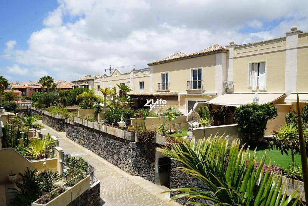 4 soverom Villa til salgs i Adeje med svømmebasseng garasje - € 765 000 (Ref: 9492758)