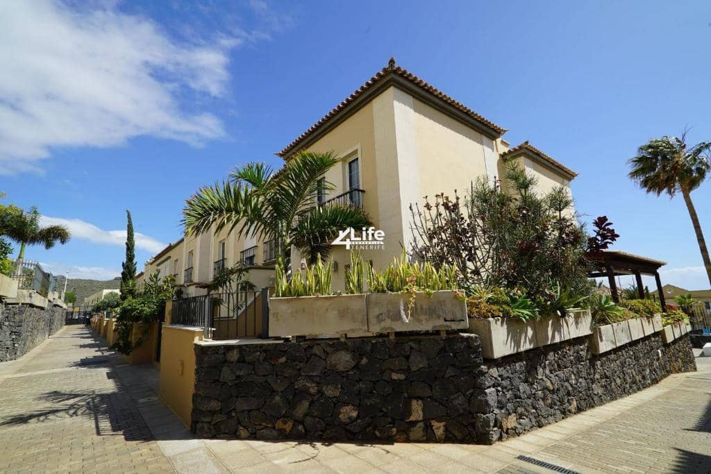 4 soverom Villa til salgs i Adeje med svømmebasseng garasje - € 765 000 (Ref: 9492758)