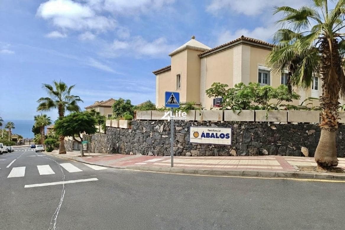 4 soverom Villa til salgs i Adeje med svømmebasseng garasje - € 765 000 (Ref: 9492758)