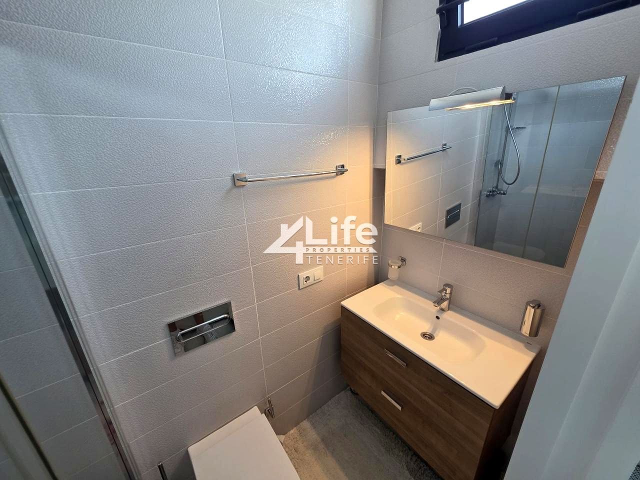 2 makuuhuone Asunto myytävänä paikassa Costa Adeje - 299 000 € (Ref: 9522862)