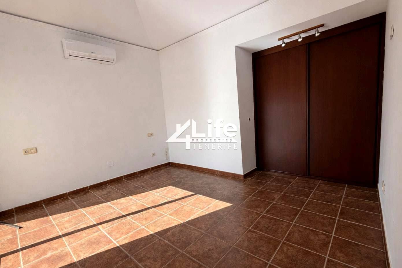 3 makuuhuone Huvila myytävänä paikassa Granadilla de Abona mukana uima-altaan 
autotalli - 599 000 € (Ref: 9547415)