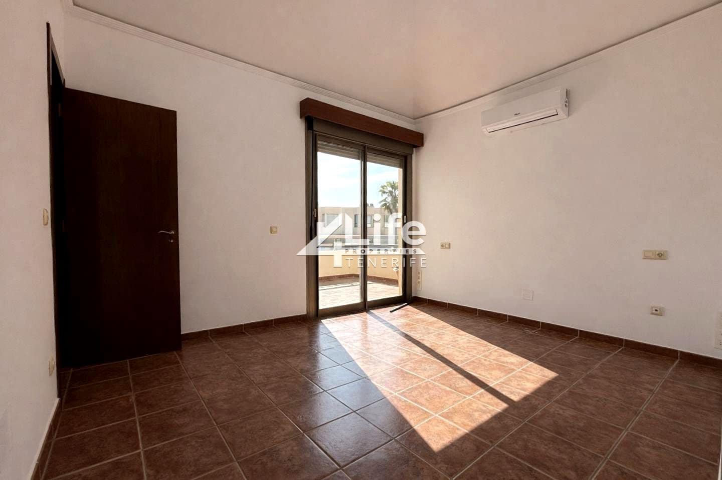 3 makuuhuone Huvila myytävänä paikassa Granadilla de Abona mukana uima-altaan 
autotalli - 599 000 € (Ref: 9547415)