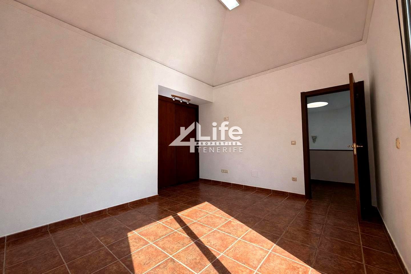 3 makuuhuone Huvila myytävänä paikassa Granadilla de Abona mukana uima-altaan 
autotalli - 599 000 € (Ref: 9547415)