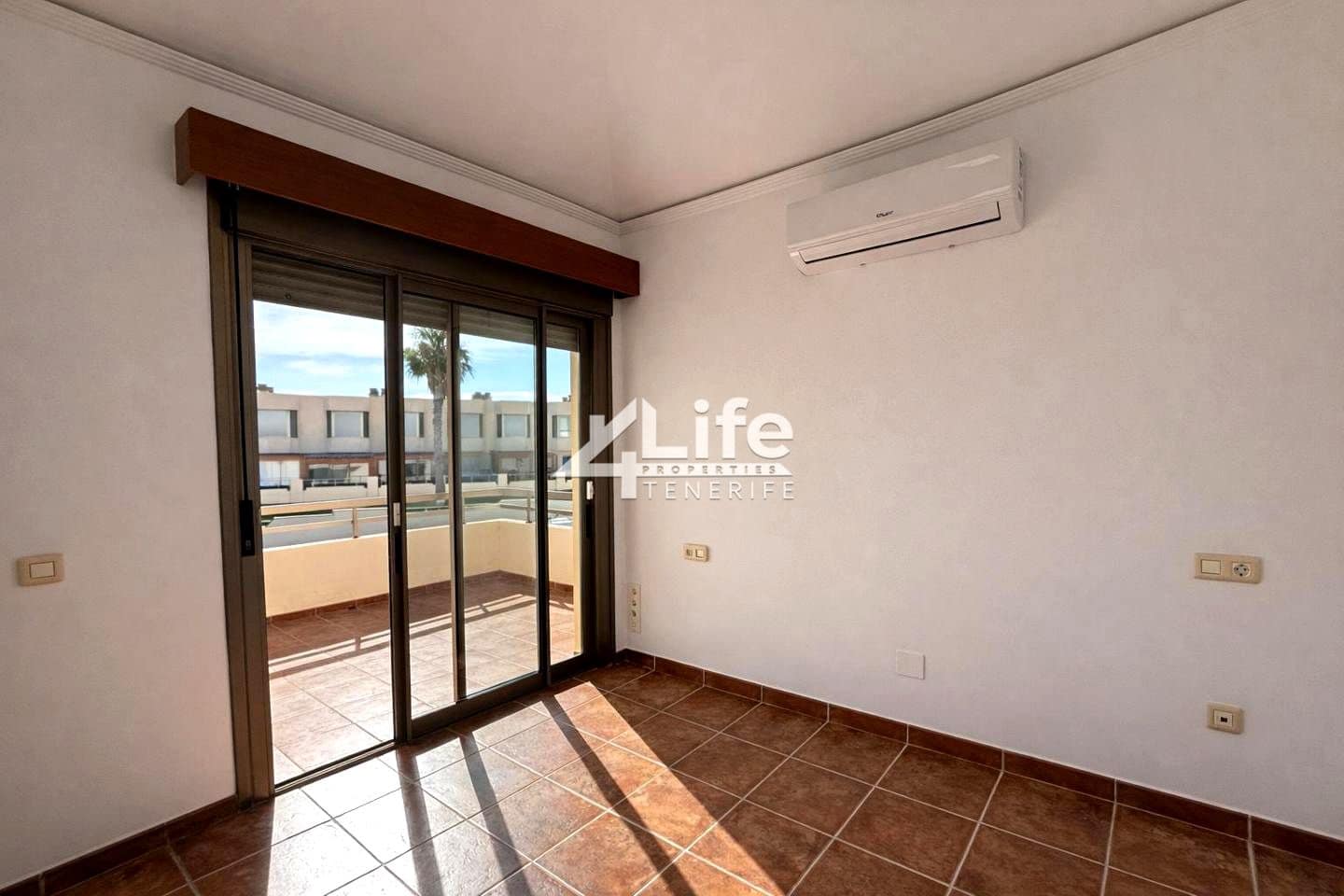 3 makuuhuone Huvila myytävänä paikassa Granadilla de Abona mukana uima-altaan 
autotalli - 599 000 € (Ref: 9547415)