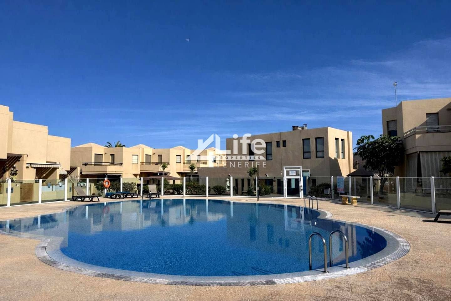 3 makuuhuone Huvila myytävänä paikassa Granadilla de Abona mukana uima-altaan 
autotalli - 599 000 € (Ref: 9547415)