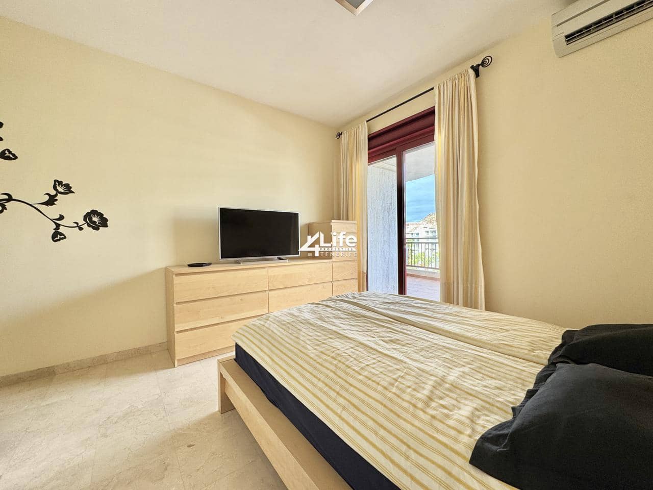 2 bedroom Flat for sale in Palm-Mar with pool garage - € 340,000 (Ref: 9697764)