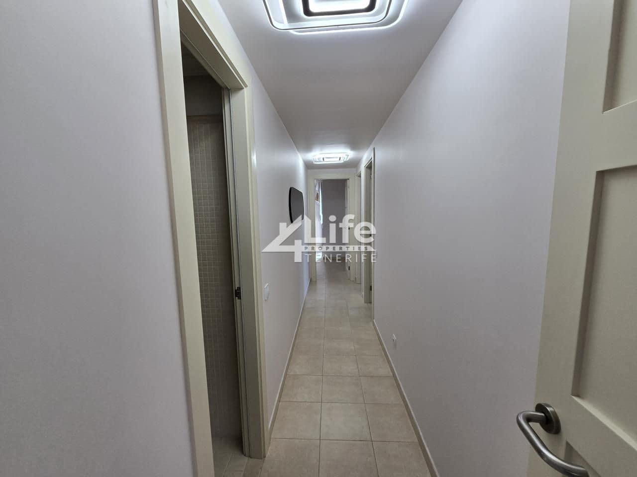 Piso de 3 habitaciones en Santiago del Teide en venta - 1.700.000 € (Ref: 9705891)