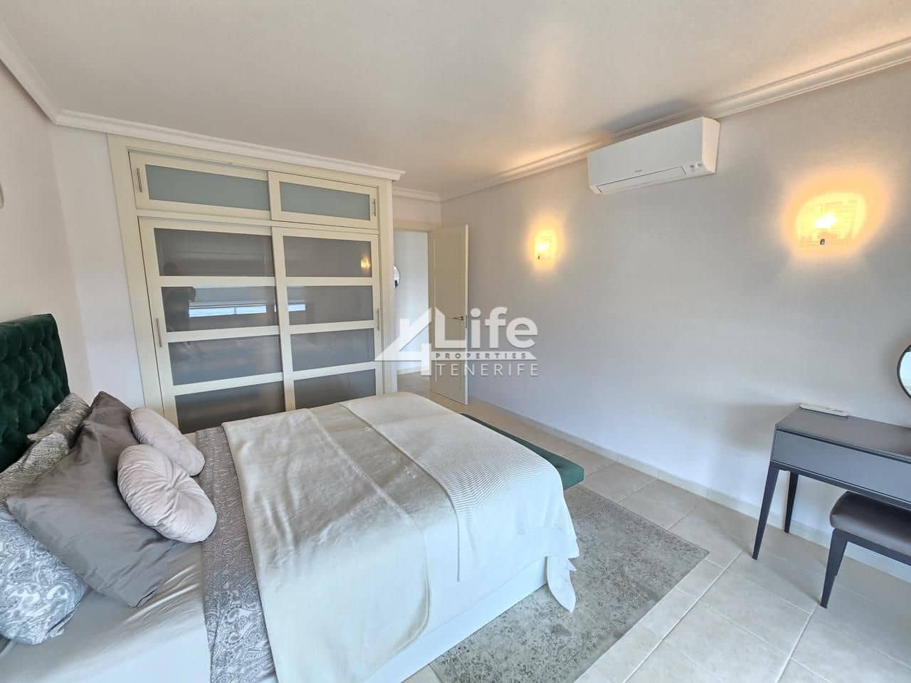 Piso de 3 habitaciones en Santiago del Teide en venta - 1.700.000 € (Ref: 9705891)