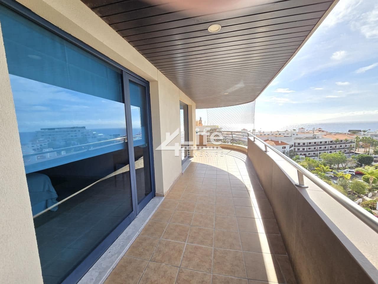 Piso de 3 habitaciones en Santiago del Teide en venta - 1.700.000 € (Ref: 9705891)