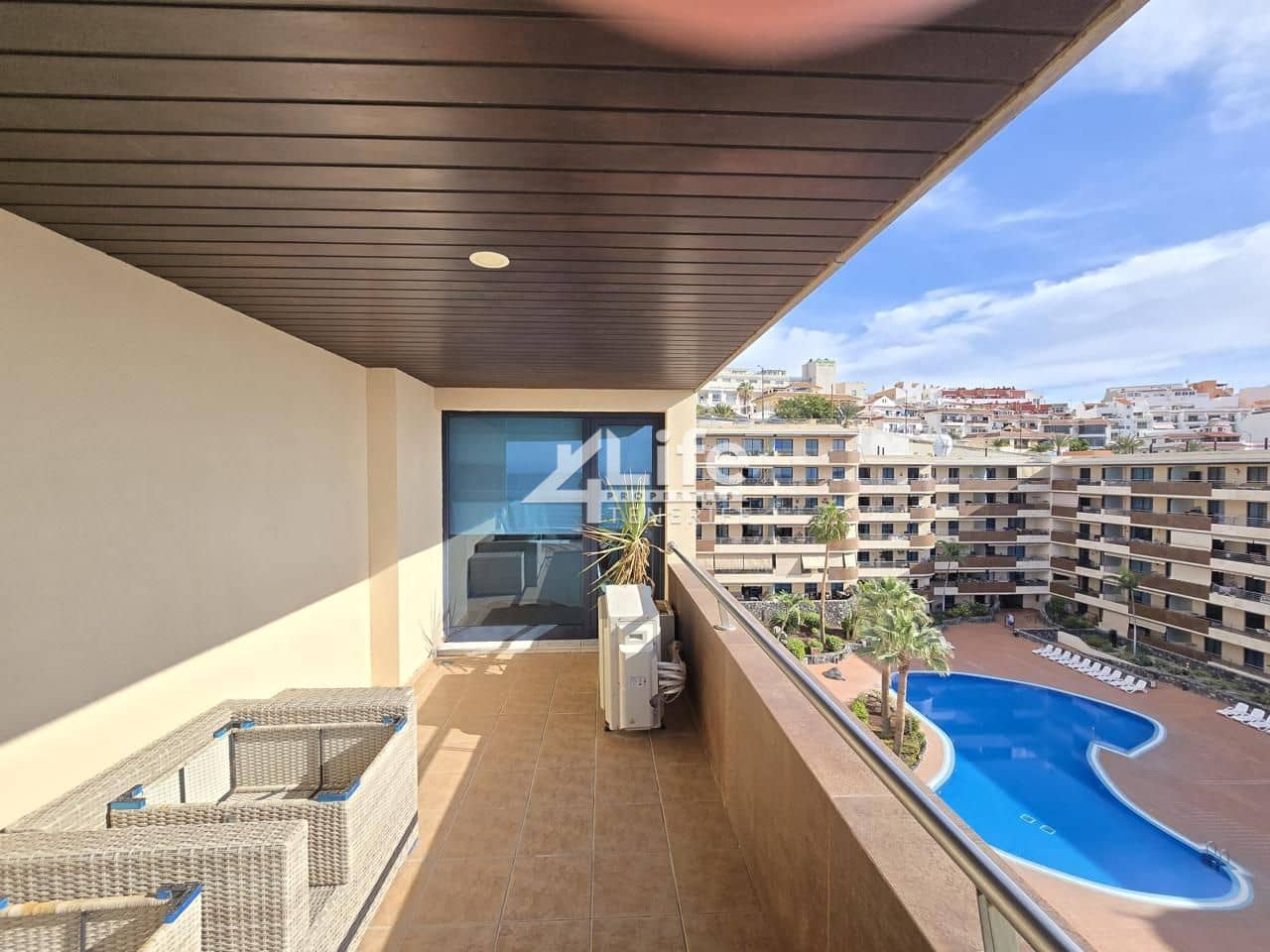 Piso de 3 habitaciones en Santiago del Teide en venta - 1.700.000 € (Ref: 9705891)