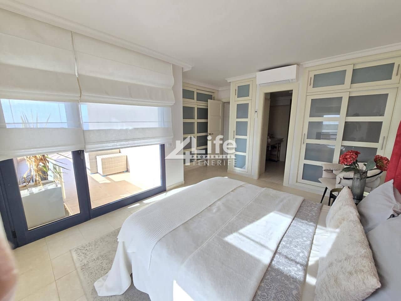 Piso de 3 habitaciones en Santiago del Teide en venta - 1.700.000 € (Ref: 9705891)