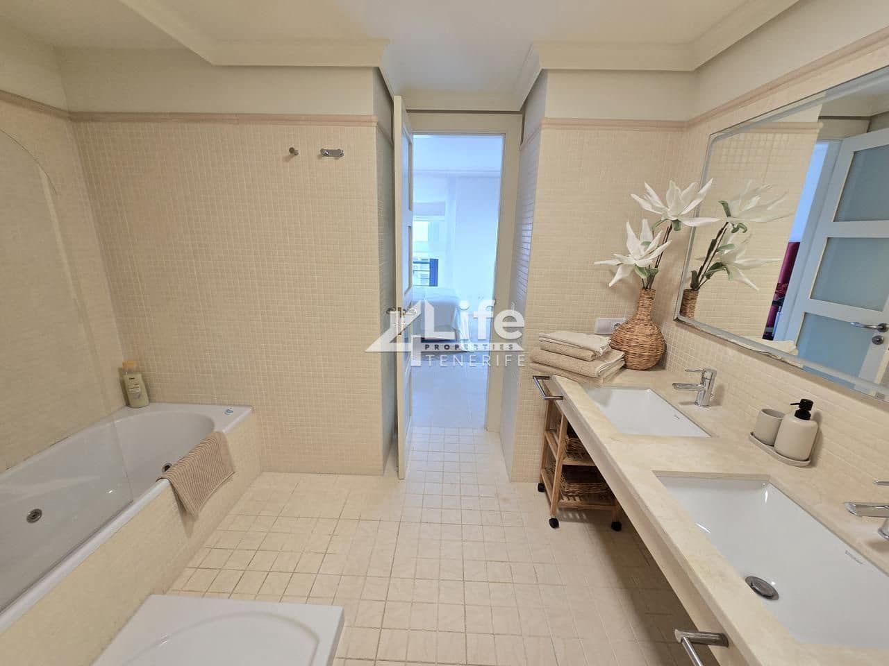 Piso de 3 habitaciones en Santiago del Teide en venta - 1.700.000 € (Ref: 9705891)