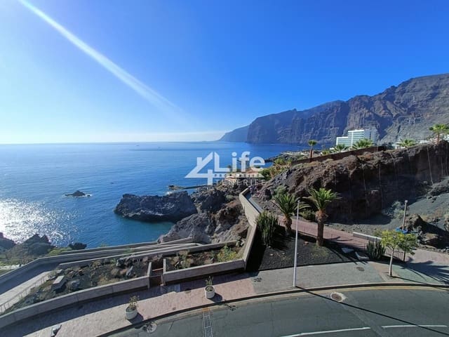 Piso de 3 habitaciones en Puerto Santiago, Santiago del Teide en venta - 1.700.000 € (Ref: 9705891)