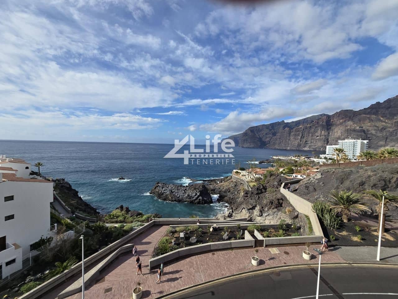Piso de 3 habitaciones en Santiago del Teide en venta - 1.700.000 € (Ref: 9705891)