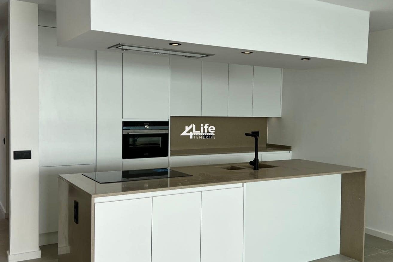 3 bedroom Flat for sale in Costa del Silencio with pool garage - € 685,000 (Ref: 9723831)