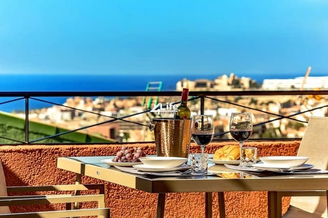 Piso de 2 habitaciones en Torviscas, Adeje en venta con piscina - 337.000 € (Ref: 9787564)