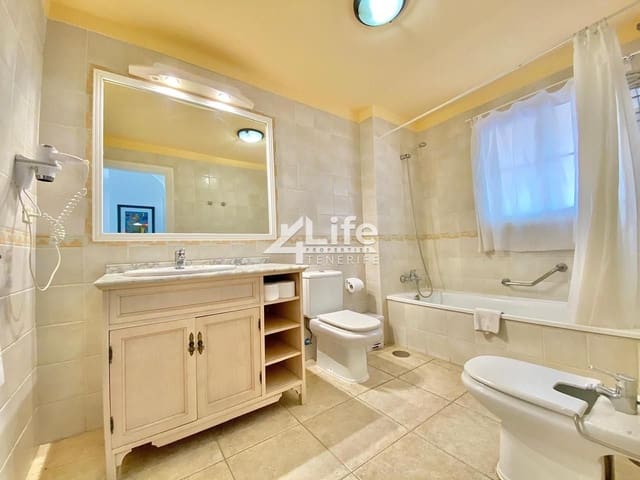 1 bedroom Flat for sale in Los Cristianos, Arona with pool - € 240,000 (Ref: 9803751)