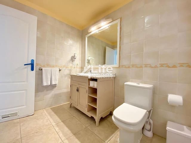 1 bedroom Flat for sale in Los Cristianos, Arona with pool - € 240,000 (Ref: 9803751)
