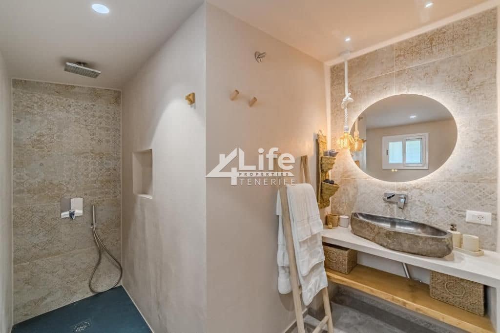 5 bedroom Villa for sale in Chayofa with pool garage - € 1,470,000 (Ref: 9805559)
