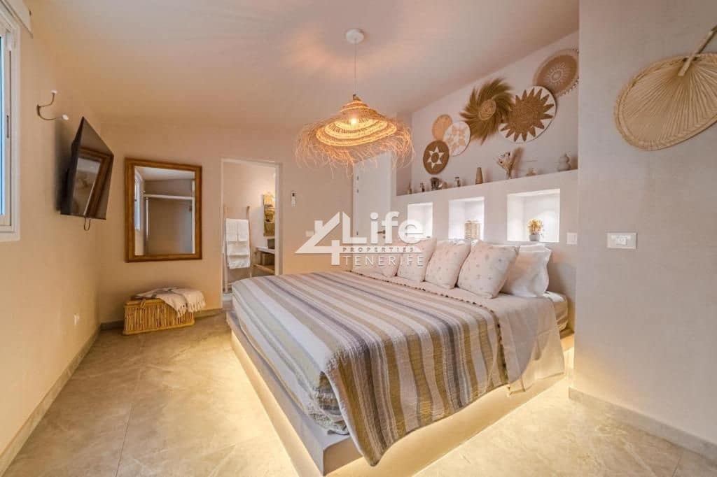 5 bedroom Villa for sale in Chayofa with pool garage - € 1,470,000 (Ref: 9805559)