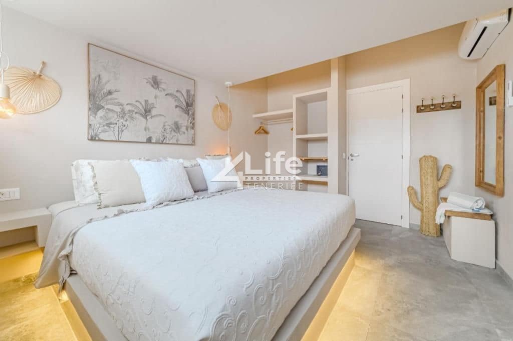 5 bedroom Villa for sale in Chayofa with pool garage - € 1,470,000 (Ref: 9805559)