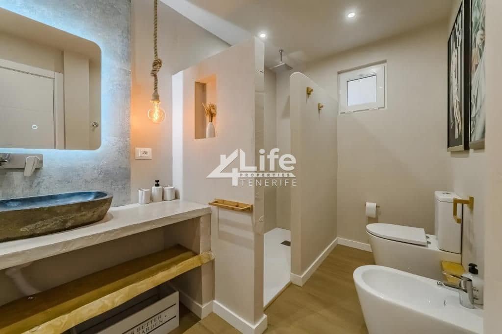 5 bedroom Villa for sale in Chayofa with pool garage - € 1,470,000 (Ref: 9805559)