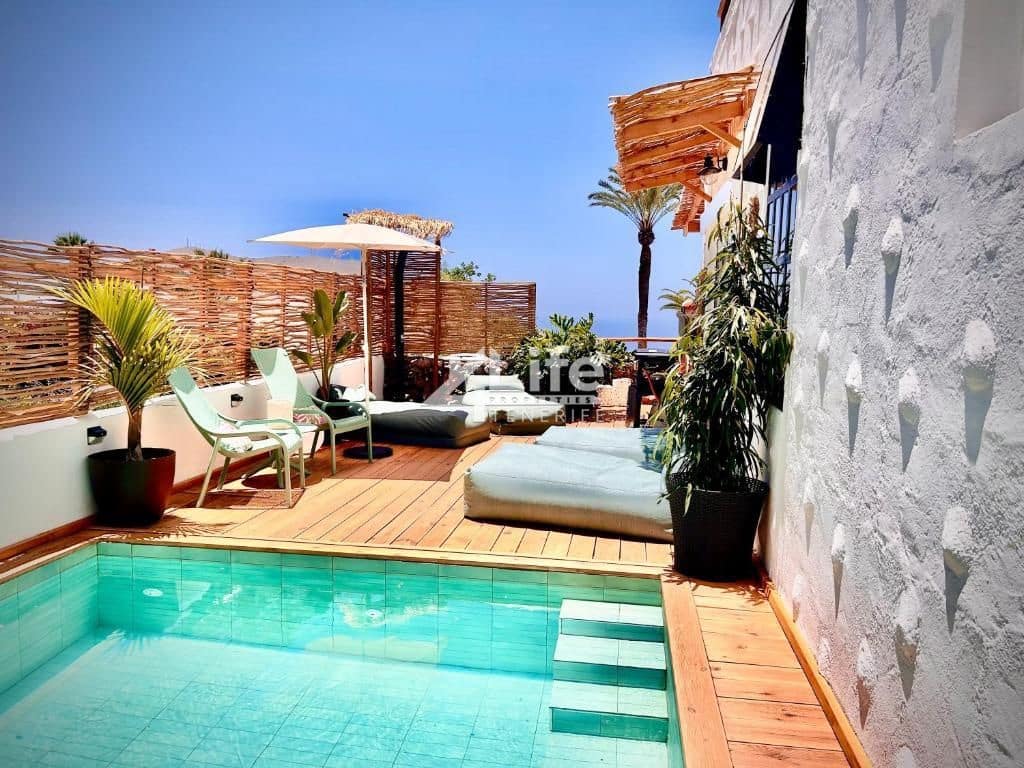 5 bedroom Villa for sale in Chayofa with pool garage - € 1,470,000 (Ref: 9805559)