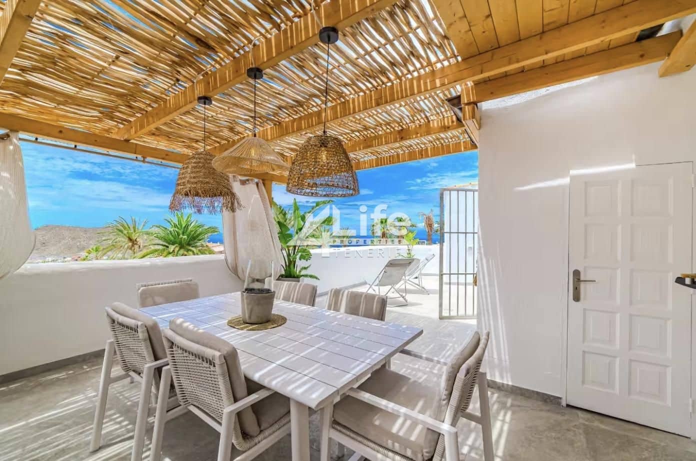 5 bedroom Villa for sale in Chayofa with pool garage - € 1,470,000 (Ref: 9805559)
