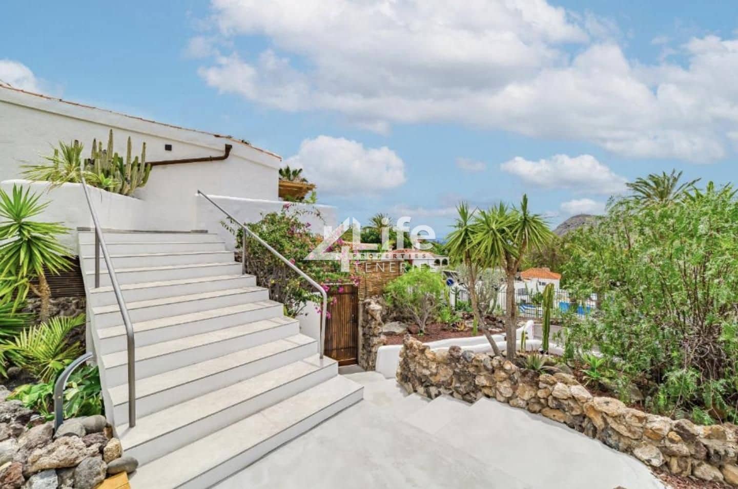 5 bedroom Villa for sale in Chayofa with pool garage - € 1,470,000 (Ref: 9805559)