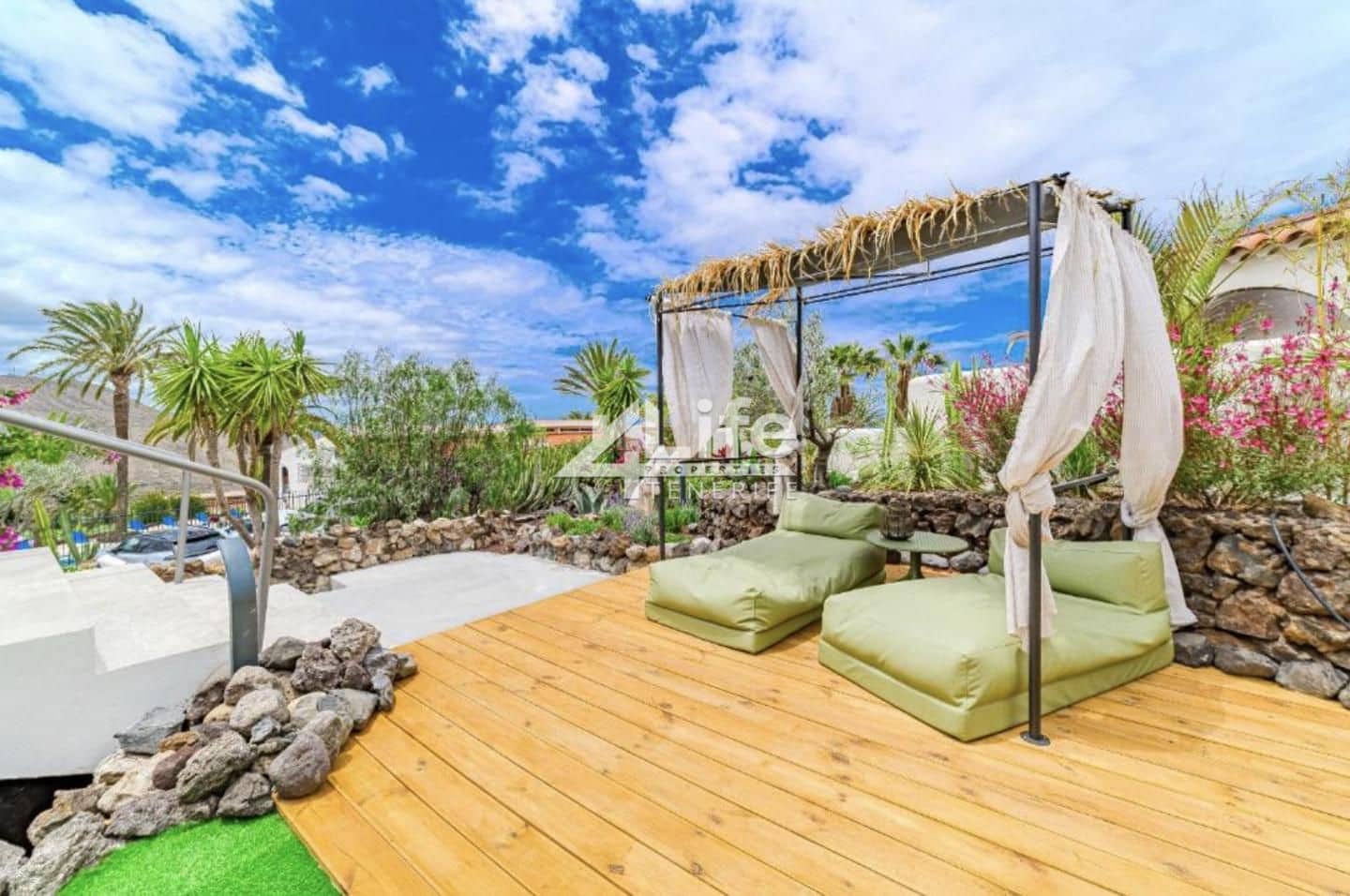 5 bedroom Villa for sale in Chayofa with pool garage - € 1,470,000 (Ref: 9805559)