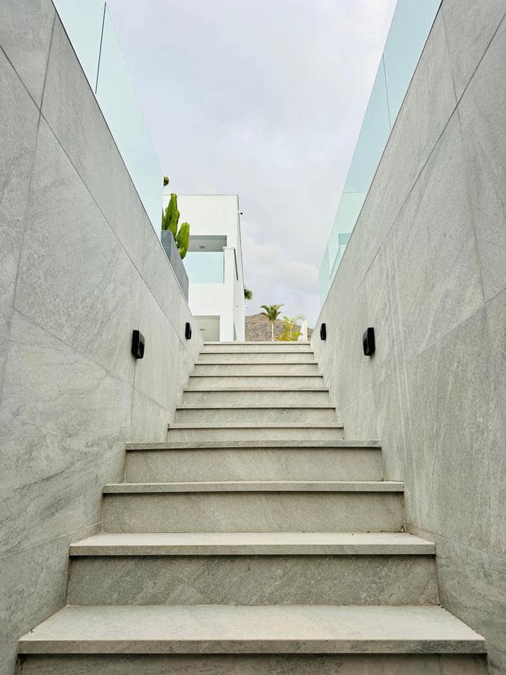 3 slaapkamer Villa te koop in Costa Adeje met zwembad garage - € 1.800.000 (Ref: 9805673)