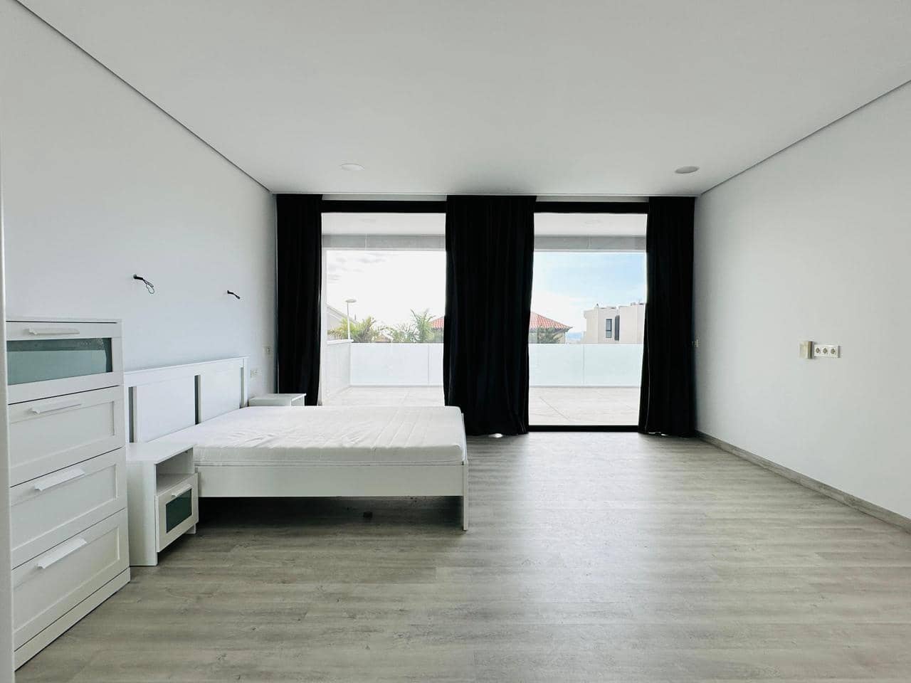 3 slaapkamer Villa te koop in Costa Adeje met zwembad garage - € 1.800.000 (Ref: 9805673)