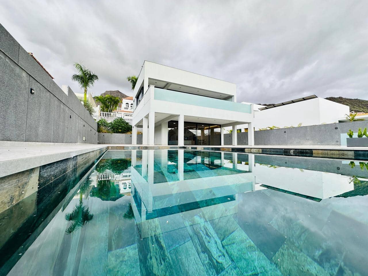 3 slaapkamer Villa te koop in Costa Adeje met zwembad garage - € 1.800.000 (Ref: 9805673)