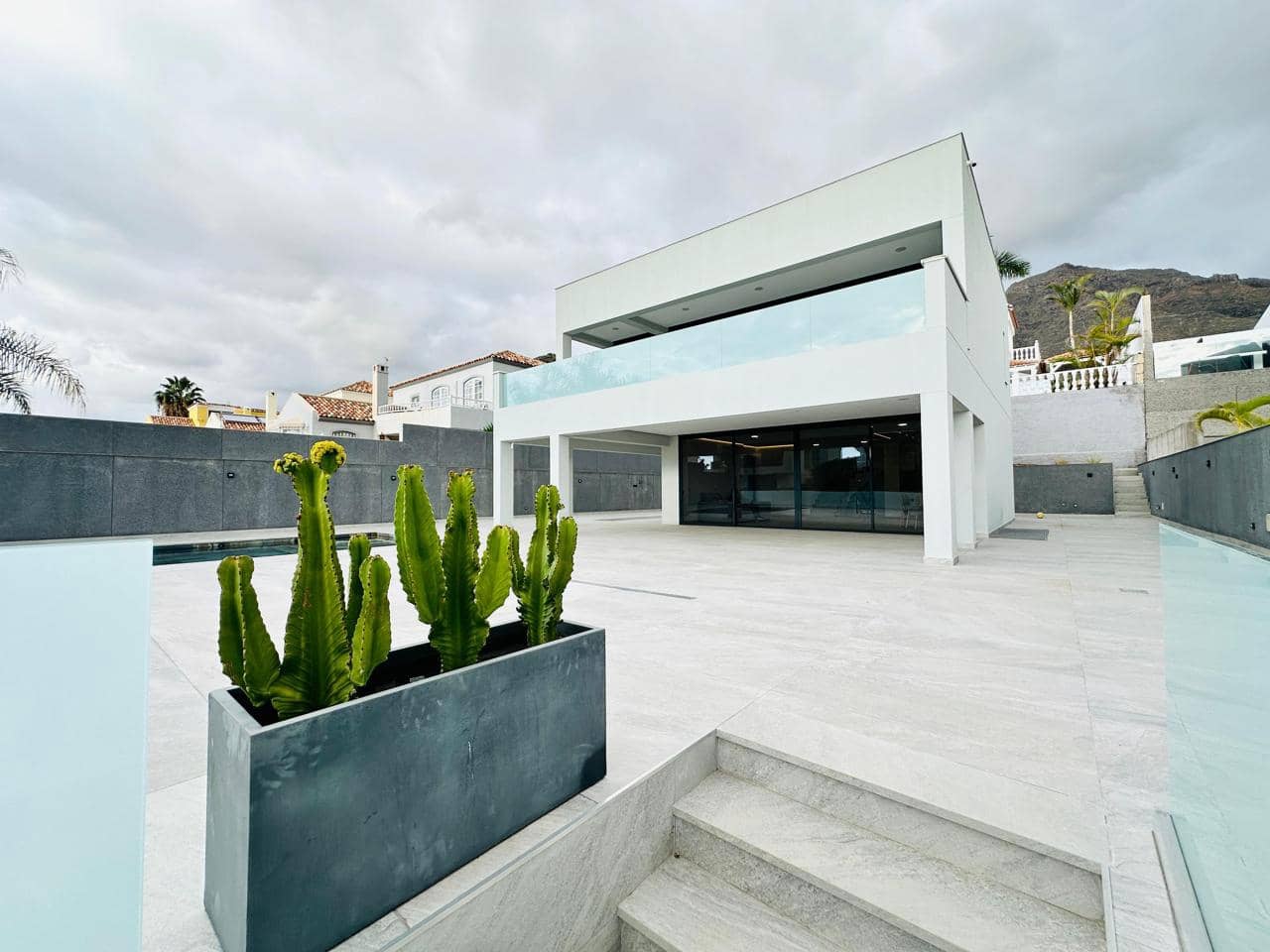 3 slaapkamer Villa te koop in Costa Adeje met zwembad garage - € 1.800.000 (Ref: 9805673)