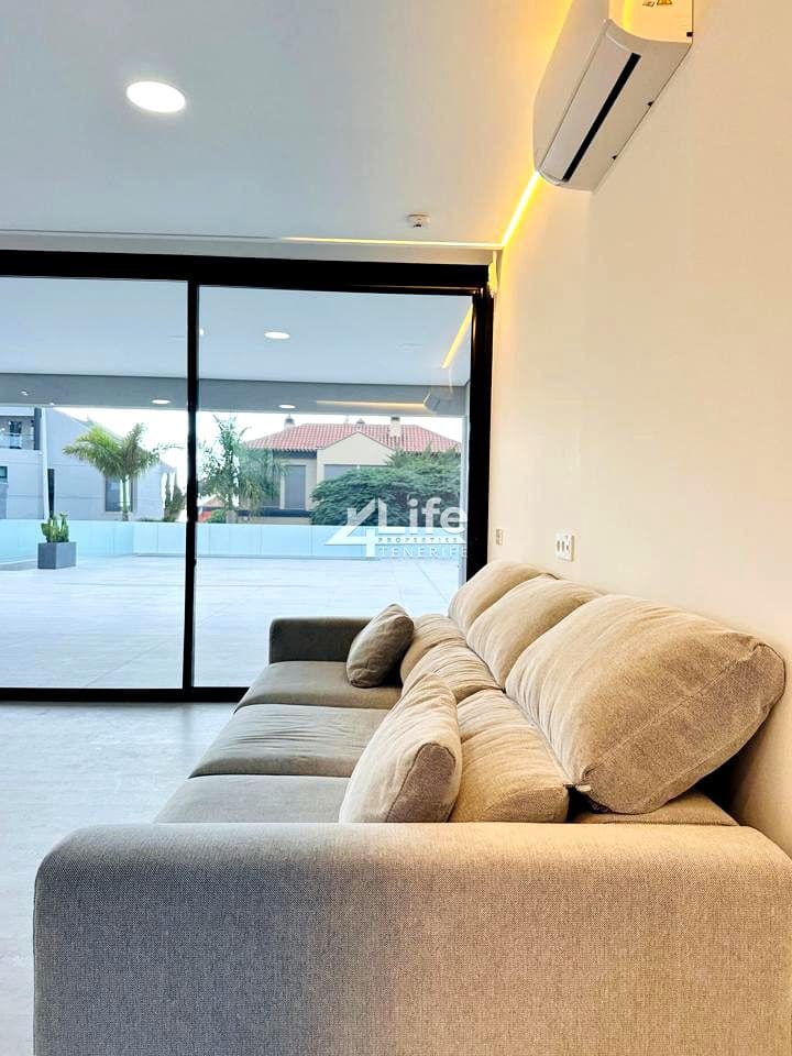 3 bedroom Villa for sale in Costa Adeje with pool garage - € 1,800,000 (Ref: 9805673)