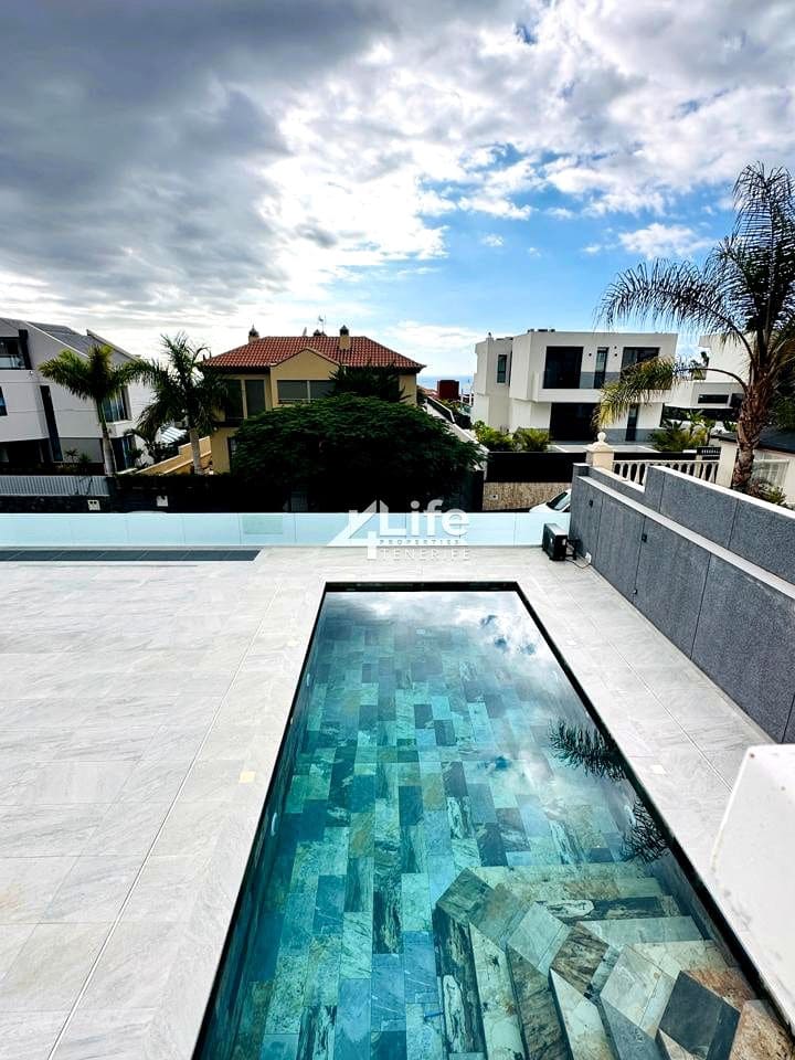 3 bedroom Villa for sale in Costa Adeje with pool garage - € 1,800,000 (Ref: 9805673)